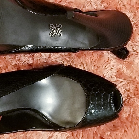 Vera Wang black open toed heel strap - Picture 3 of 4